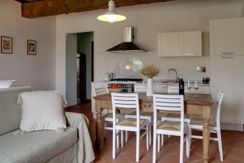 Wohnraum und Küche Ferienwohnung 5